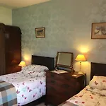 بيت ريفي The Falcon Arncliffe
